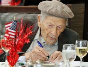 StoneRidge residents quilting for veterans